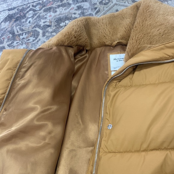 Abercrombie & Fitch Mini Tan Puffer Jacket Fur Collar - Picture 4 of 5